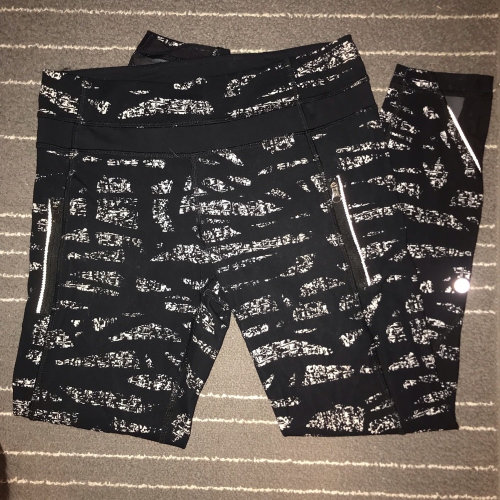 Lululemon black/white cropped leggings